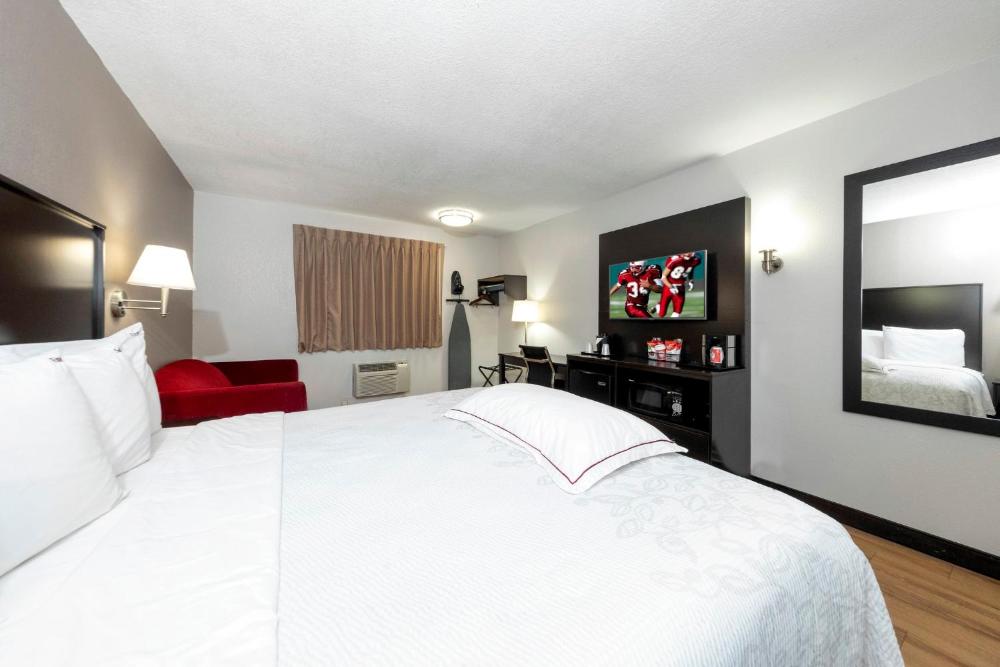 Red Roof Inn PLUS+ Huntsville